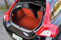 クーペモデル「C30」の荷室。