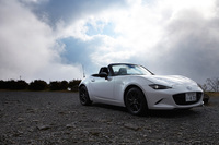 「RS」の車両重量は、「Sレザーパッケージ」の6段MT仕様と同じ1020kgとなっている。