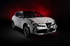 「アルファ・ロメオ・ジュニア」の限定車発売　日本からの…