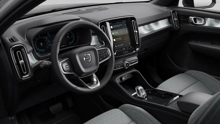 「C40リチャージ アルティメット シングルモーター」のコックピット周辺部。