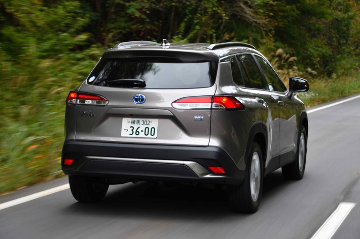 意外なほど乗り心地が上質な「カローラ クロス」。ハイブリッド車らしからぬメリハリのある加速感も印象的だった。