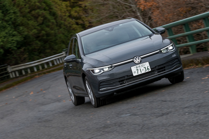 本国仕様の資料によると、動力性能は0-100km/h加速が8.8秒、最高速が223km/hと公称されている。