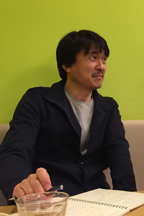 塩見氏が「ボルボV40  D4」を選んだ理由について興味津々の清水氏。現在は「ランチア・デルタ1.6ディーゼルターボ」ほか「フェラーリ458イタリア」「DS 3」を所有。
	 
	