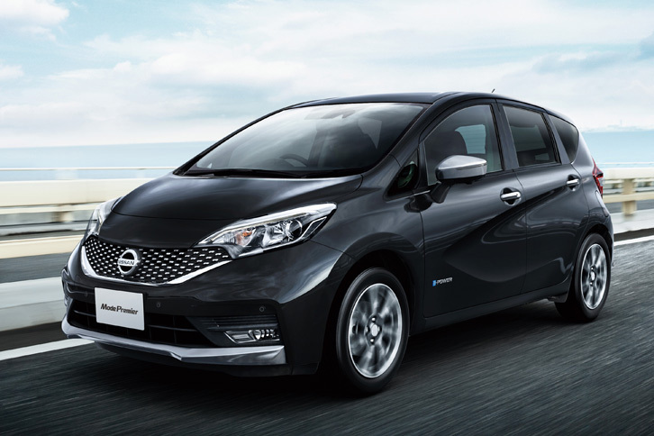 「ノートe-POWERモード・プレミア」の「ツーリングパッケージ」装着車。