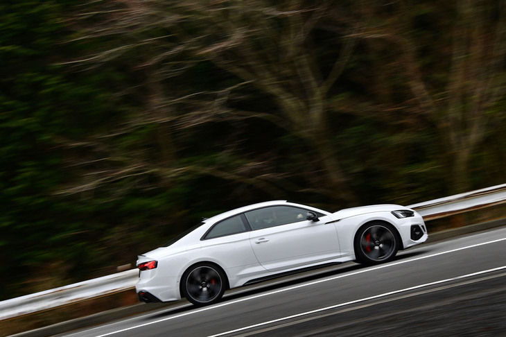 「RS 5クーペ」のWLTCモード燃費値は9.9km/リッター。今回の試乗では316.8km走行し、満タン法での燃費値は7.2km/リッターだった。