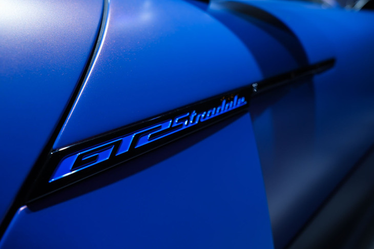 マセラティGT2ストラダーレ（サイドエンブレム）