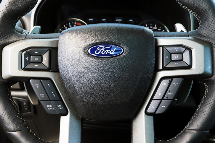 長年にわたり日本でも正規輸入販売が行われてきたフォードだが、2016年を最後に撤退。現在、フォード車は並行輸入でしか手に入れることができない状態となっている。