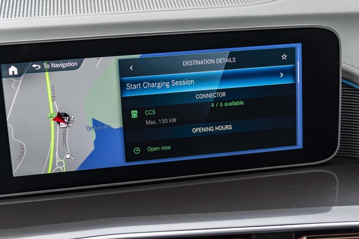 カーナビは内燃機関で走るモデルと異なり、充電に必要な場所と時間も加味したルート案内を行う。