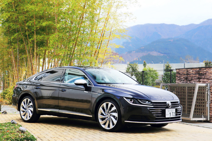 続いては「アルテオン」に追加設定された「エレガンス」をテスト。バンパーやホイールにおとなしめのデザインを採用した、名前のとおりエレガントさを強調したモデルである。