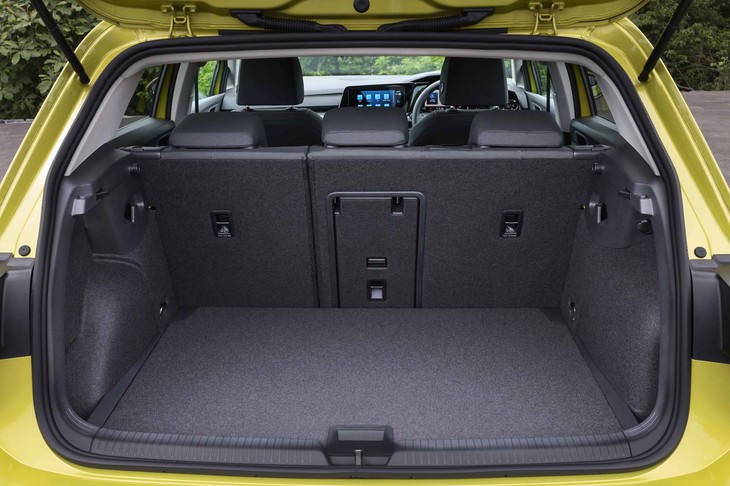 フォルクスワーゲン・ゴルフeTSIスタイル（ラゲッジスペース）