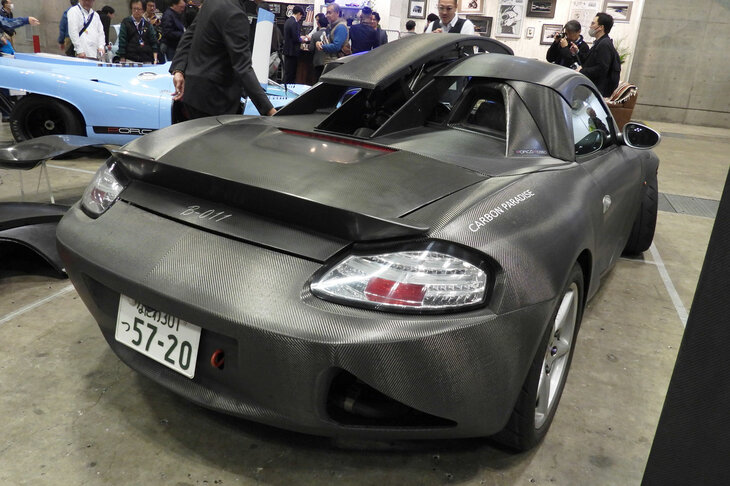 ドライCFRPワイドボディーキットを装着した「ポルシェ・ボクスター」（986）。