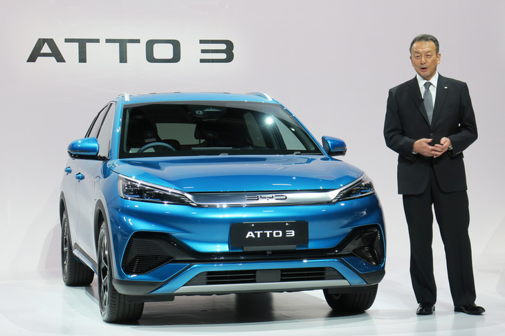最初に日本に導入されるコンパクトSUV「アットスリー」。発売時期は2023年1月で、2022年11月ごろには価格等が発表されるという。