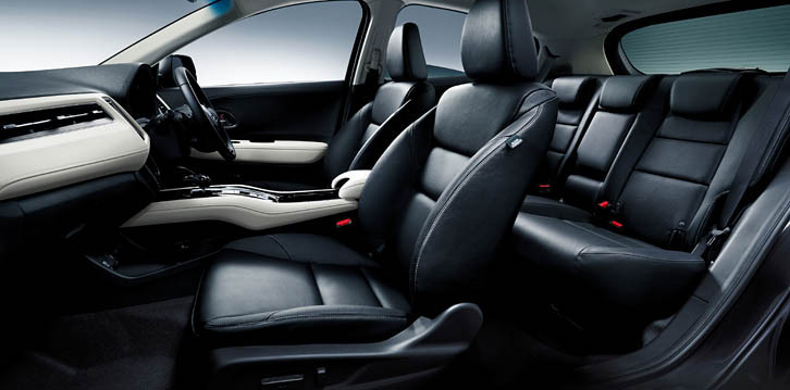 「ハイブリッドZ・Honda SENSING」のインテリア（ブラックレザー）。