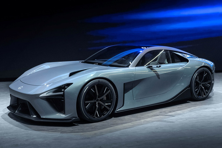 スポーツタイプの新型電気自動車を示唆するコンセプトモデル「レクサスLFAコンセプト」。2025年12月5日に、「トヨタGR GT／GR GT3」とともにお披露目（？）された。