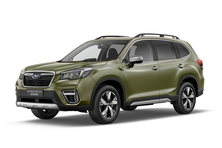 スバルが北京ショーで公開した、新型「フォレスター」のモーターアシスト仕様車。