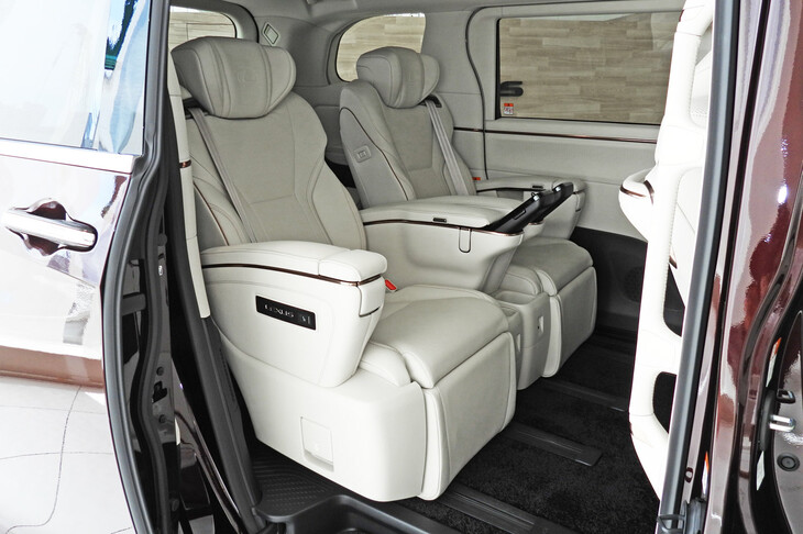 レクサスLM500h“バージョンL”（2列目シート）