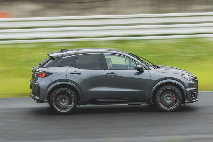 GPSの判定によってアクティブになる「サーキット」モードを搭載。最高速の引き上げやターボのアンチラグの低減などが可能になる。