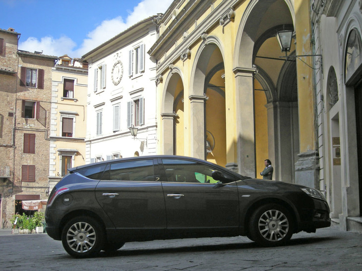 3代目「ランチア・デルタ」。2008年にシエナ旧市街で撮影。