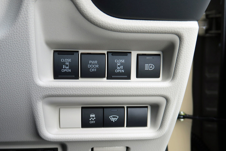 トヨタ・シエンタ ハイブリッドZ E-Four 5人乗り（スイッチパネル）