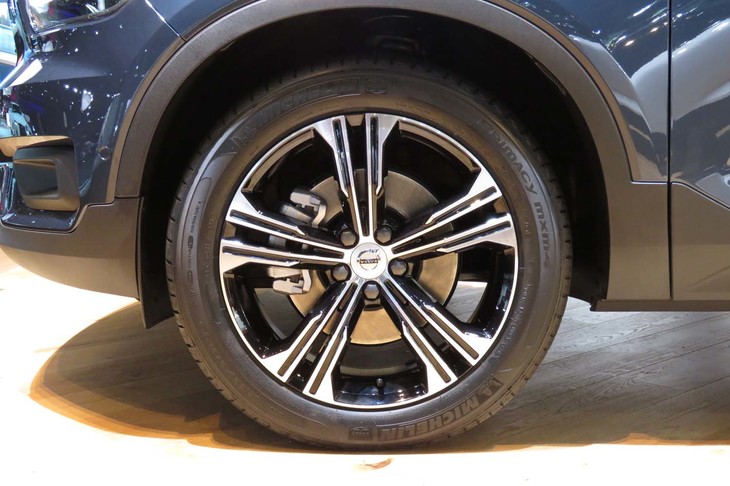 ボルボXC40 T5 AWDインスクリプション（タイヤ＆ホイール）