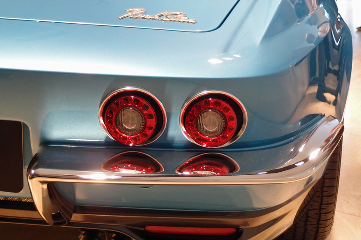 リアコンビランプ。左右2眼ずつのクラシカルなデザインが特徴的。