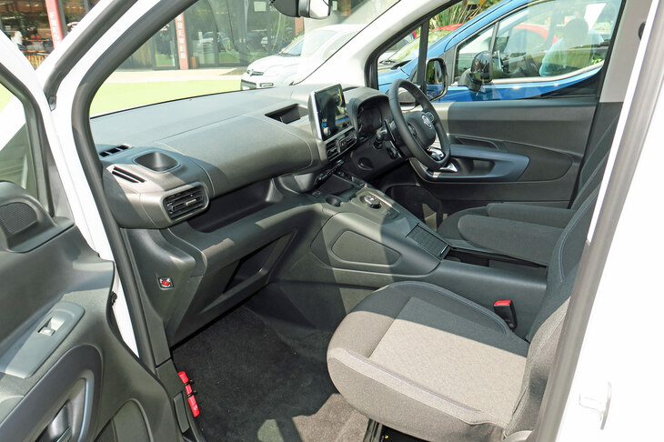 フィアット・ドブロ（インテリア）