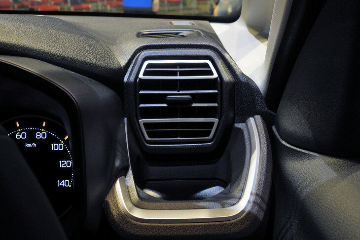 ダイハツ・ムーヴRS（エアコン吹き出し口）