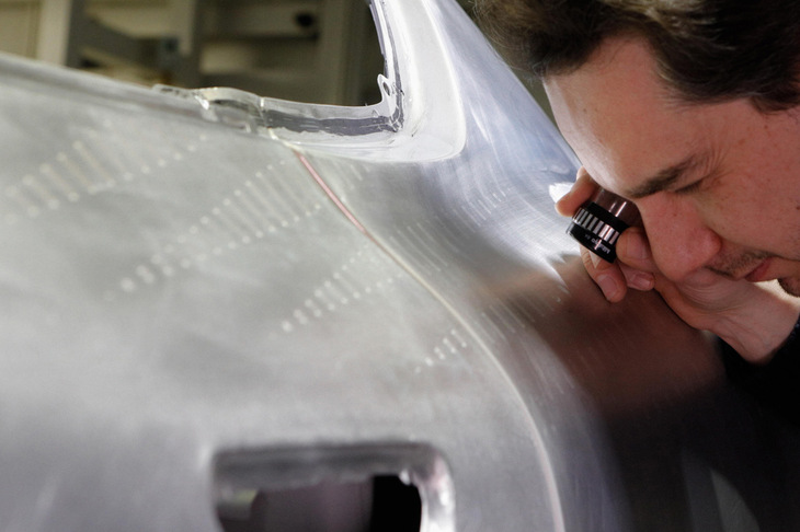 メーカーによるヘリテージカー修復作業のイメージ図。