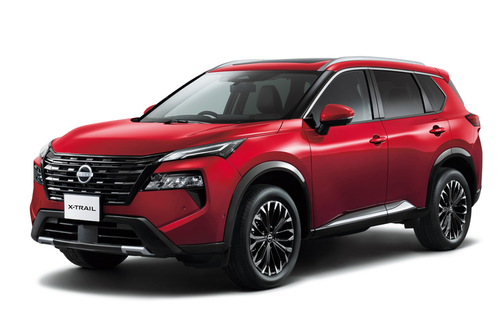 角を丸めたスタイリングに、凝った意匠のフロントマスクが特徴の「日産エクストレイル」。「キックス」より大柄なモデルだが、どちらの方が押しが強いかと問われると……微妙なところだ。