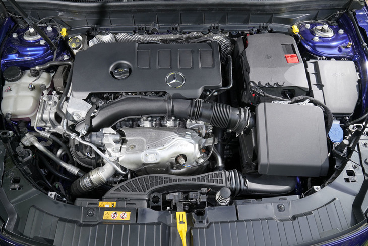 メルセデス・ベンツGLB250 4MATICスポーツ（エンジン）