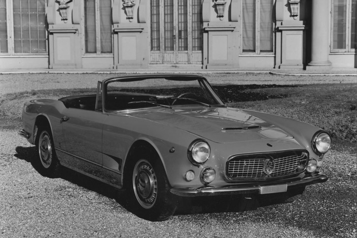 豪華で高性能なGTカーとして1957年のジュネーブショーで発表された「マセラティ3500GT」。ボディーはトゥーリング製のクーペとヴィニャーレ製のスパイダーの2種類が用意された。
