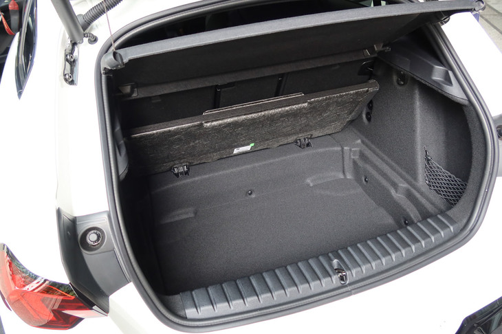 BMW M135 xDrive（ラゲッジスペース）