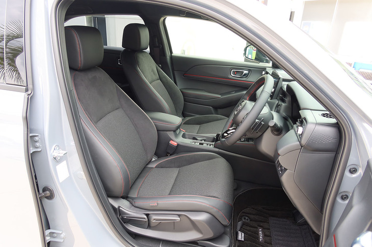 ホンダ・ヴェゼルe：HEV RS（フロントシート）