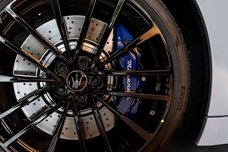 マセラティ・グランカブリオ トロフェオ（フロントブレーキ）