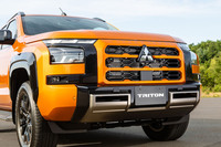 新型「トライトン」の大きな魅力は、そのデザインだろう。特に、強烈な個性を放つフロントフェイスは、一度見たら忘れがたいものがある。