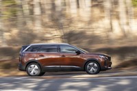 筆者が気に入っているサイドからの眺め。リアゲートが直立していて、かつてのステーションワゴンのようなスタイルだ。