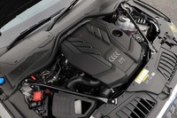 3リッターV6ターボエンジンは500N・mもの大トルクを1370rpmという低回転域から発生。2tオーバーの車体を軽々と走らせる。