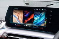 「マイモーズ」の操作画面。モードに応じて、車両の走行特性とともにインテリアの演出も切り替わる。