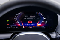 メーターデザインは3つの基本レイアウトから選択できる。どのデザインを選んでも、走行データやナビ、ADAS、オーディオといった中央の表示情報を任意で変更することができる。