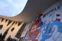 モバイルワールドコングレスのメイン会場「フィラ・バルセロナ・グランヴィア」。日本人建築家・伊東豊雄氏の設計である。