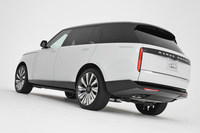 こちらは「レンジローバーSVビスポーク1858エディション」。内外装は「日本文化と英国とのつながりを表現した」というモノトーンでコーディネートされていた。