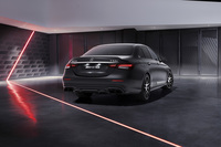 右ハンドル仕様車と左ハンドル仕様車が25台ずつ用意される。