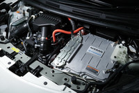 パワープラントについては基本的に標準車と同じ。ただし「ノートe-POWER NISMO」には、「モード・プレミア」のツーリングパッケージと同じく、特別チューンのVCM（Vehicle Control Module）が搭載される。