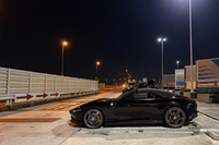 新型「ルークス」の試乗当日、首都高で熱いバトルを繰り広げた（？）「フェラーリ・ローマ スパイダー」も、われわれに前後して辰巳PAにピットイン。ローマは後ろから見ても美しい。