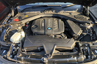 「320d」に搭載される2リッター直4ディーゼルターボエンジン。最高出力190PS/4000rpm、最大トルク400N・m/1750-2500rpmというパフォーマンスを誇る。