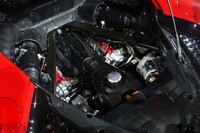 フェラーリのハイブリッドスーパースポーツ「SF90ストラダーレ」は、最高出力780PSの4リッターV8ツインターボエンジン（写真）と3基のモーターを搭載。そのシステム総出力は1000PSに達する。