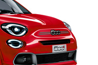 電気自動車「500e」の流れをくんだ、グリルレスデザインのフロントマスクが採用された。