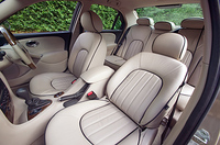 「1.8T Saloon」の内装