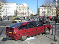 パリのポルト・ド・ヴェルサイユでは「シトロエンBX」に遭遇。路上生存数もかなり少なくなってきた。