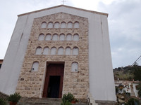 事故直後から一時避難所の機能を果たした港の教会。